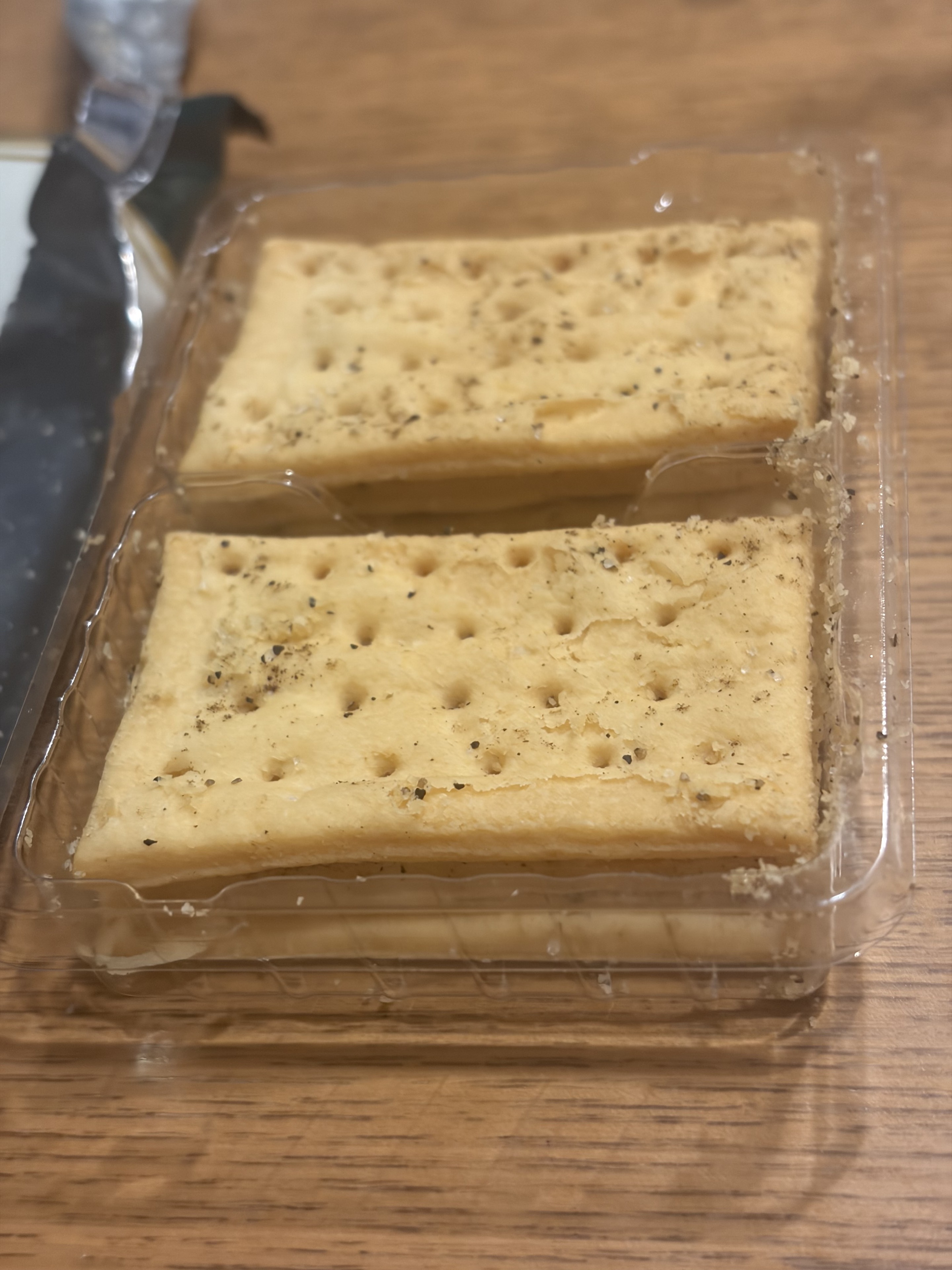 袋から出したZENB CHIPS ブラックペッパー味