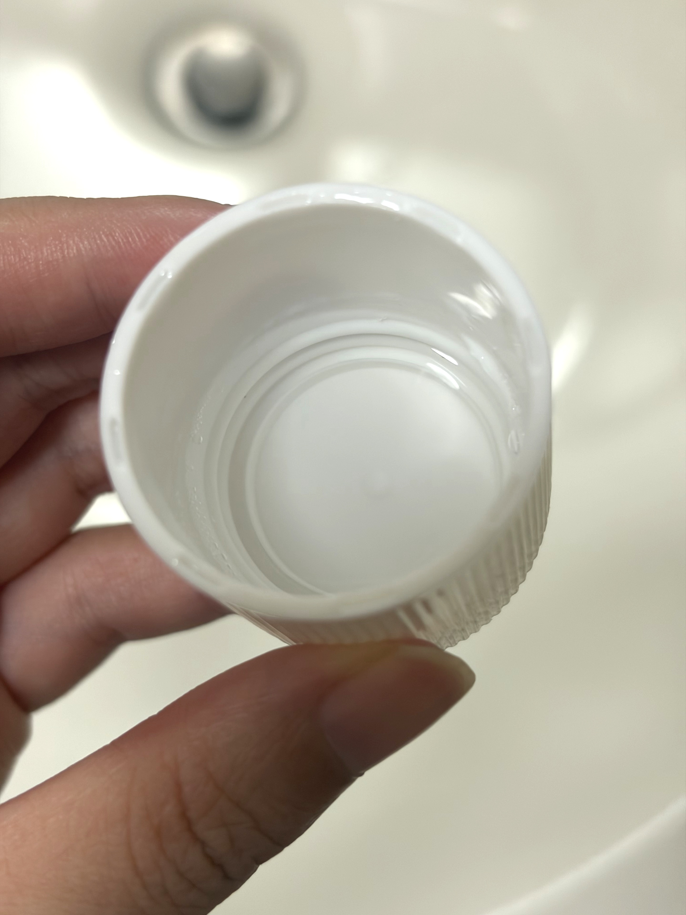 キャップに出した薬用ポリリンデンタルリンスEX-W